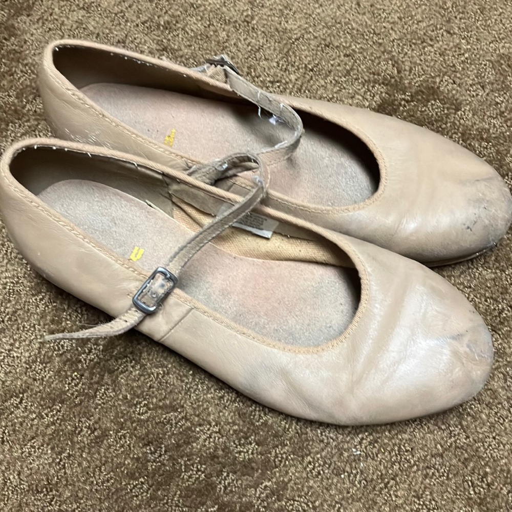 Tan tap shoes by Bloch, size 8 1/2, preowned, shoe itself in good condition